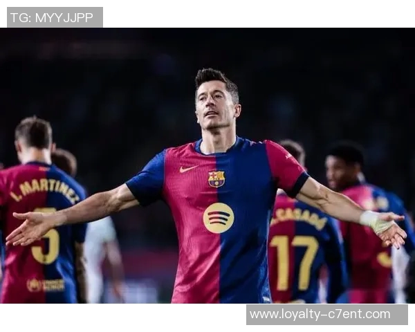 实况足球2017中莱万的精彩表现与战术分析探讨 实况足球2017中莱万的精彩表现与战术分析探讨