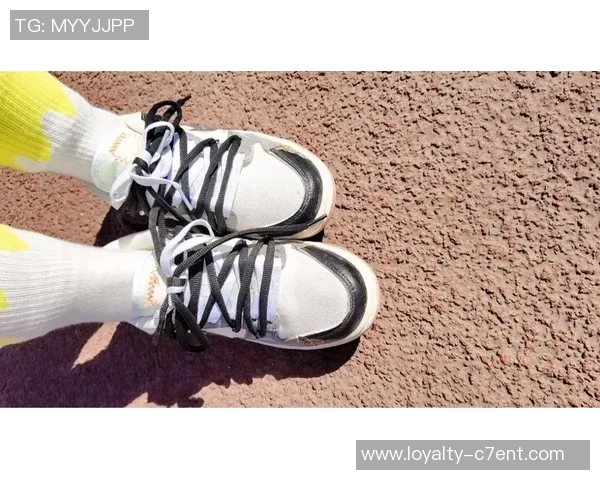 时尚与运动的结合探索多彩gay足球袜的魅力与个性表达